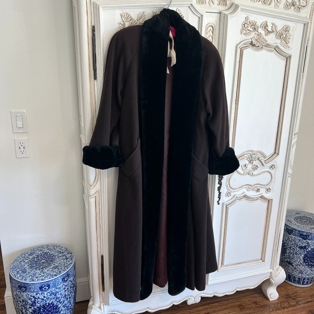 Absolutely gorgeous wool and faux fur Henri Bendel coat size 16/18